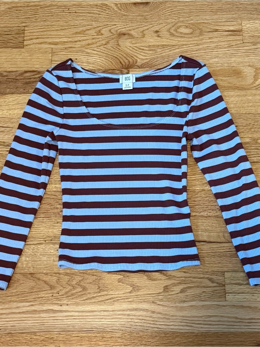 Urban Outfitters Andie 3/4 Sleeve Square Neck Cropped Tee in S